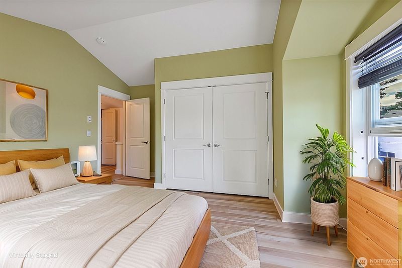 4th image of 5033 12 Avenue NE