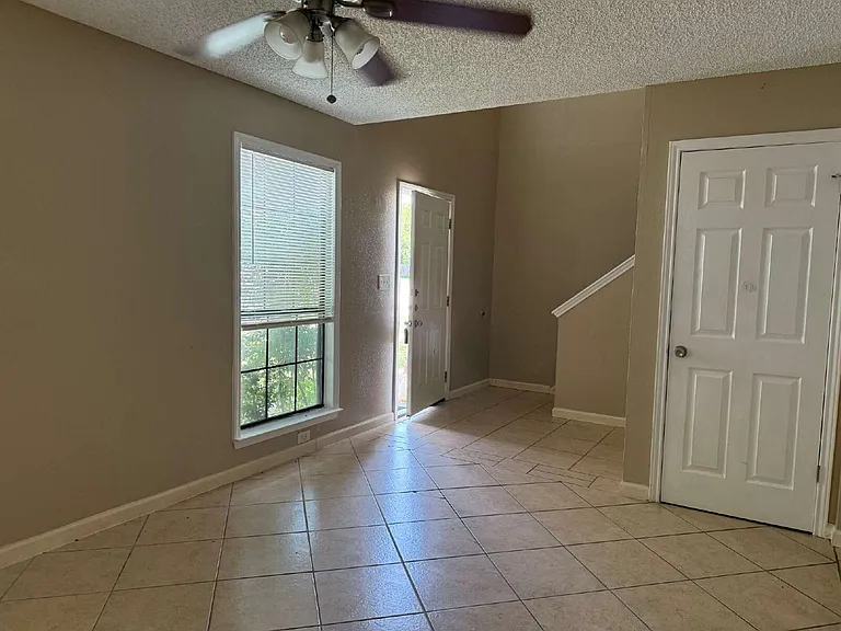 10571 Starcrest Dr — Photo 3