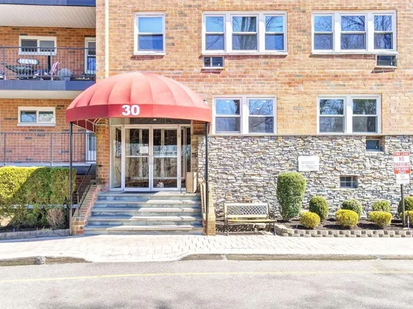 30 Pearsall Avenue #4B, Glen Cove, NY 11542