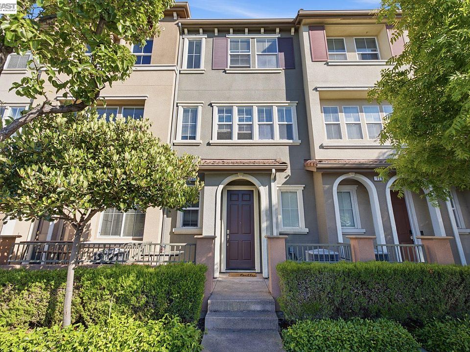 1st image of 131 Burbank St