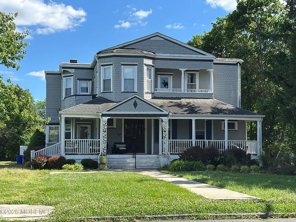 64 Hollywood Ave