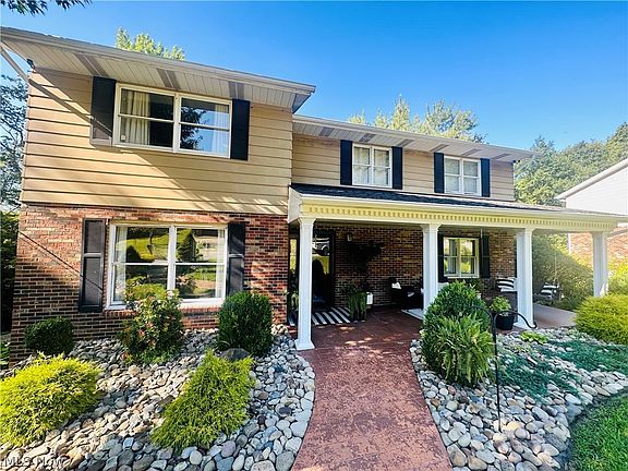 4th image of 241 Sharon Dr