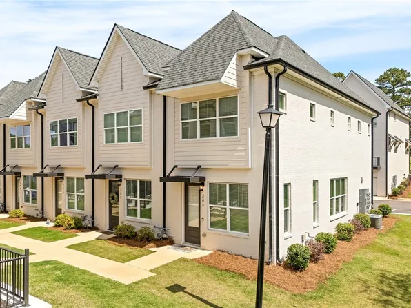 2106 Moores Mill Rd #208, Auburn, AL 36830