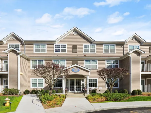 300 Woodcrest Lane #311, Mount Kisco, NY 10549