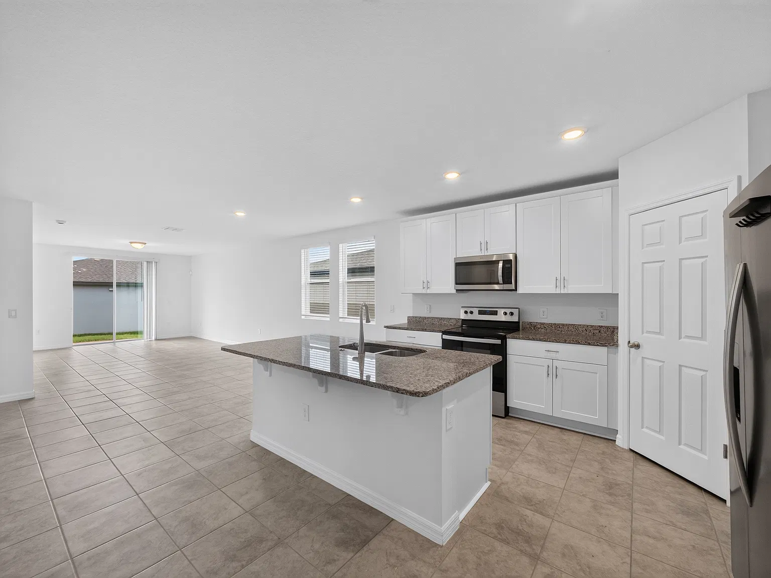 4 bed, 1695 sqft, $1,925 — Photo 3