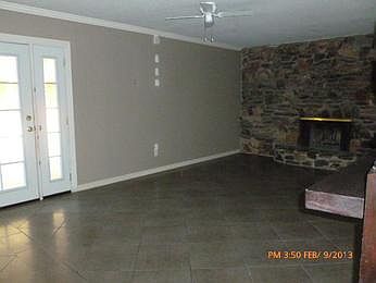 2nd image of 842 N Sacramento Ave