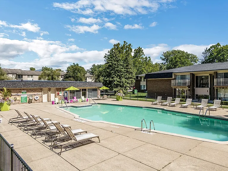 Kensington Manor Apartments — Photo 25