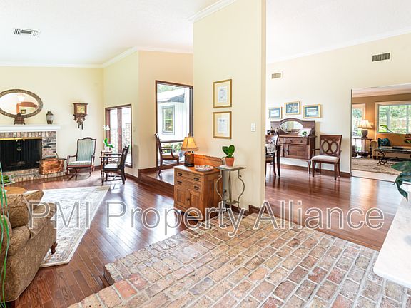 3rd image of 4764 Shorecrest Dr