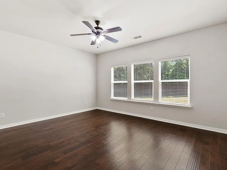 821 Westwood Ct — Photo 10