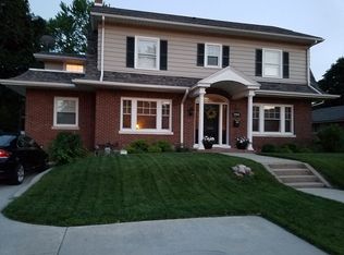 1014 W State St, Geneva, IL 60134