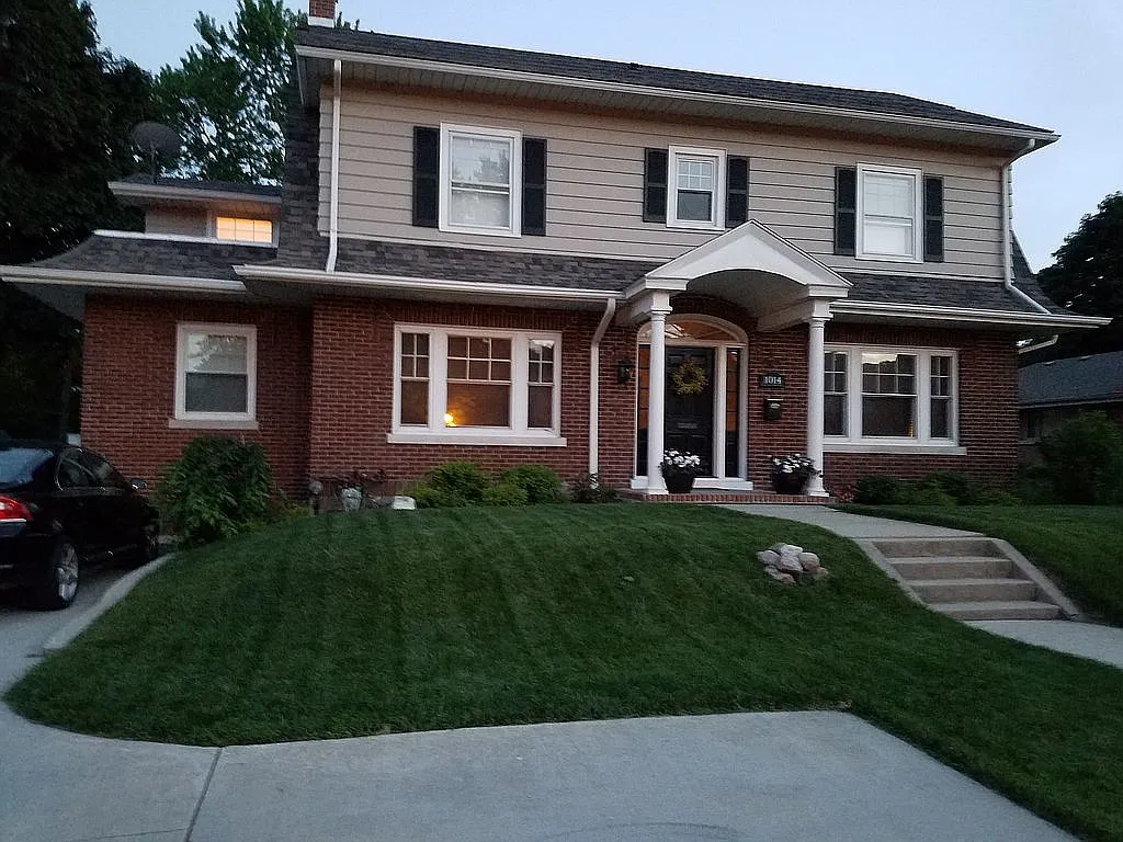 1014 W State St photo 1