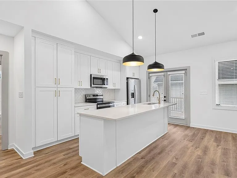 122 Hilltop Dr SW — Photo 8