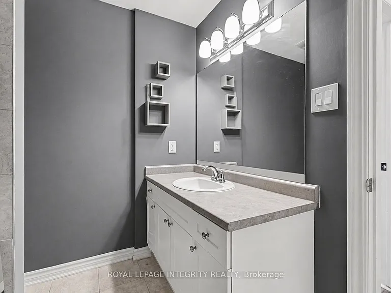 555 Foxlight Cir — Photo 18
