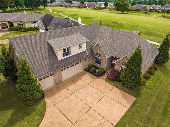 3rd image of 130 Lewis Fairway Cir