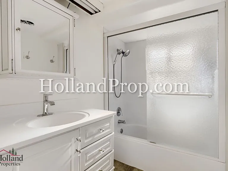 1105 NE Lincoln St — Photo 12
