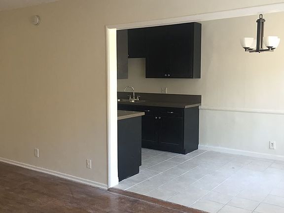 4th image of 4535 Santo Tomas Dr APT 04