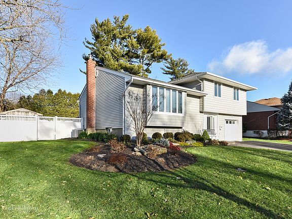 2nd image of 121 Sutton Dr