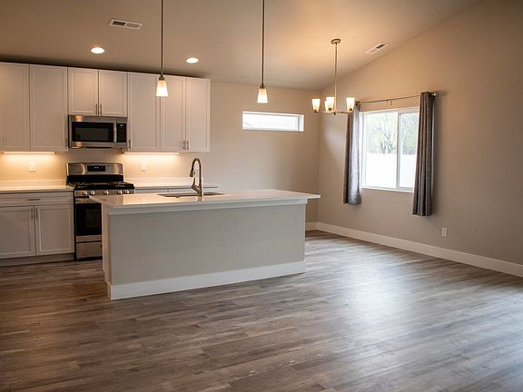 5th image of 440 Valerie Ln