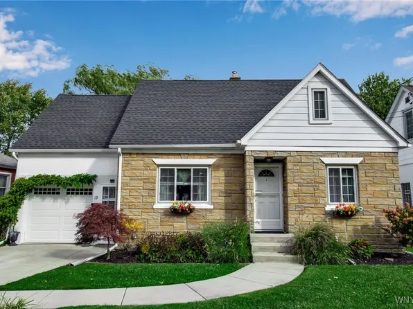 19 Pleasant St, Cheektowaga, NY 14225