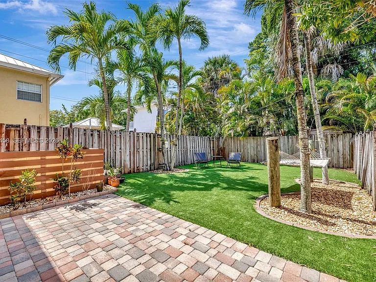 853 SW 11th Ct — Photo 45