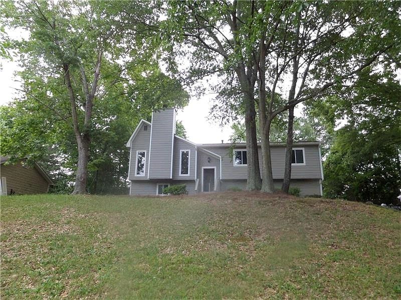 1st image of 2720 Macby Ave