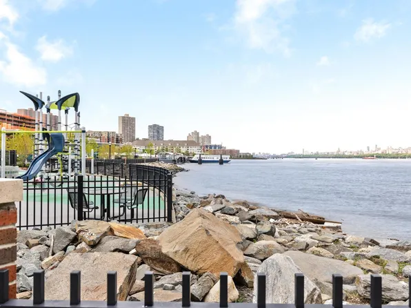 1000 Avenue At Port Imperial image 18 of 25