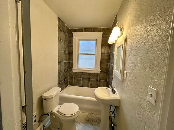 3rd image of 33 Glen Este Pl #2