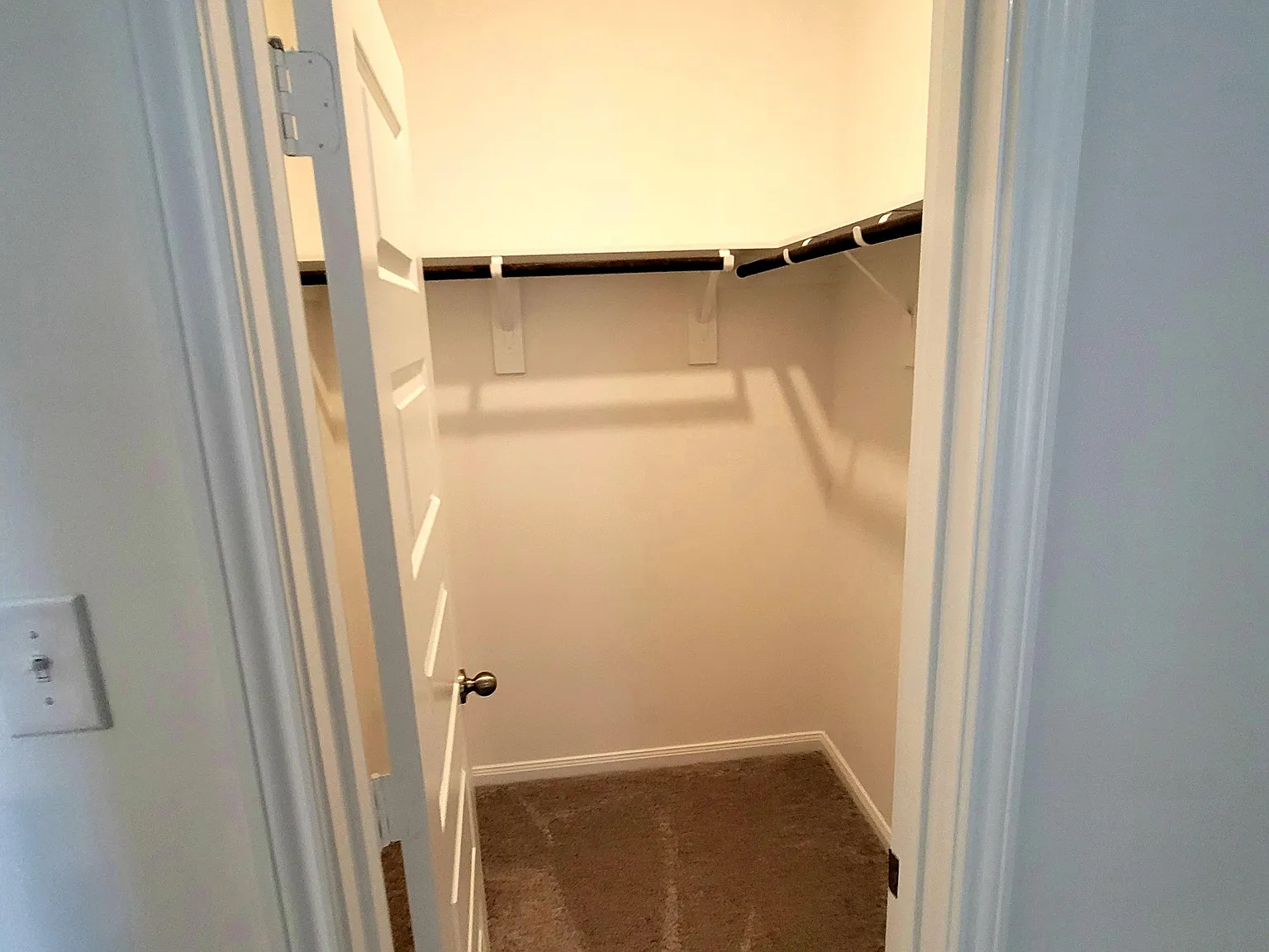 4 bed, 3.5 bath, 2400 sqft, $1,364 — Photo 3