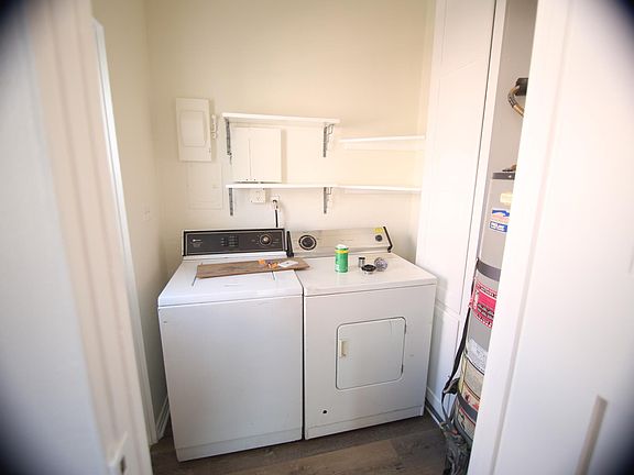 Washer-Dryer/Pantry