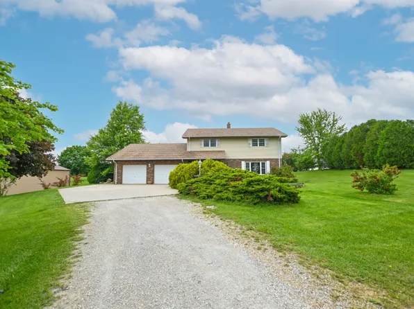 3221 120th St, Amana, IA 52203