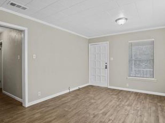 4th image of 900 W Nelson St