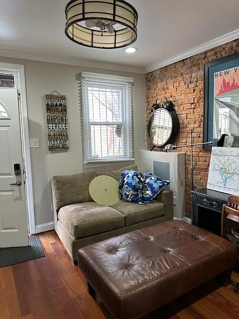 2 bed, 860 sqft, $2,750 — Photo 2