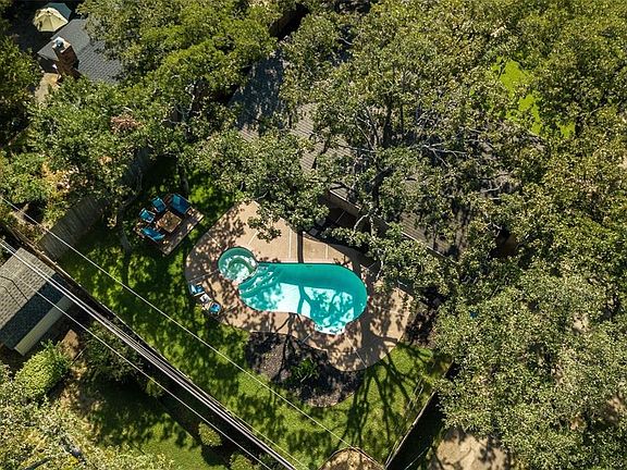 3rd image of 3409 Somerset Dr