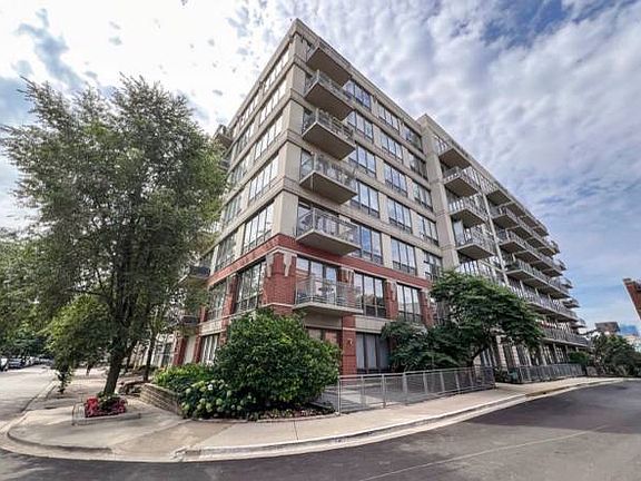5th image of 1000 N Kingsbury St APT 602
