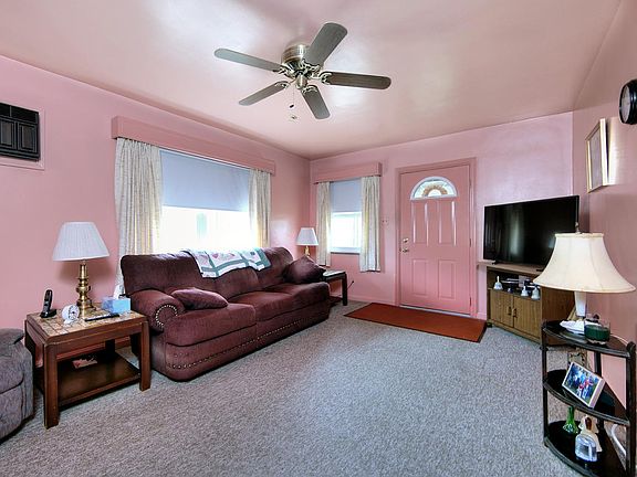 2nd image of 1926 Acorn Dr