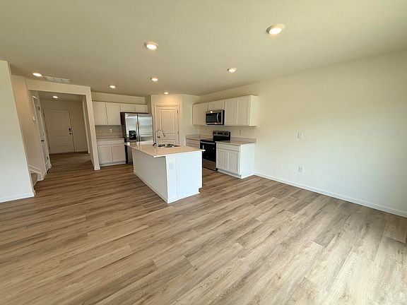 5th image of 1041 Carriage Place Dr