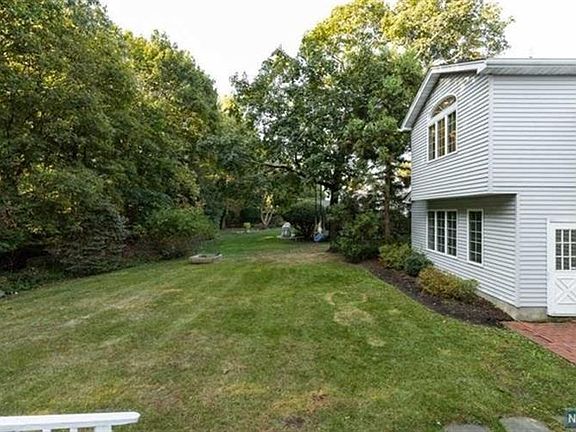 4th image of 38 Sycamore Dr