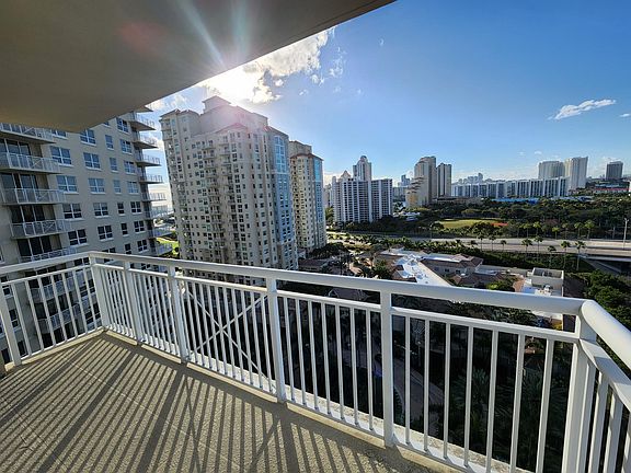 4th image of 19501 W Country Club Dr APT 1508