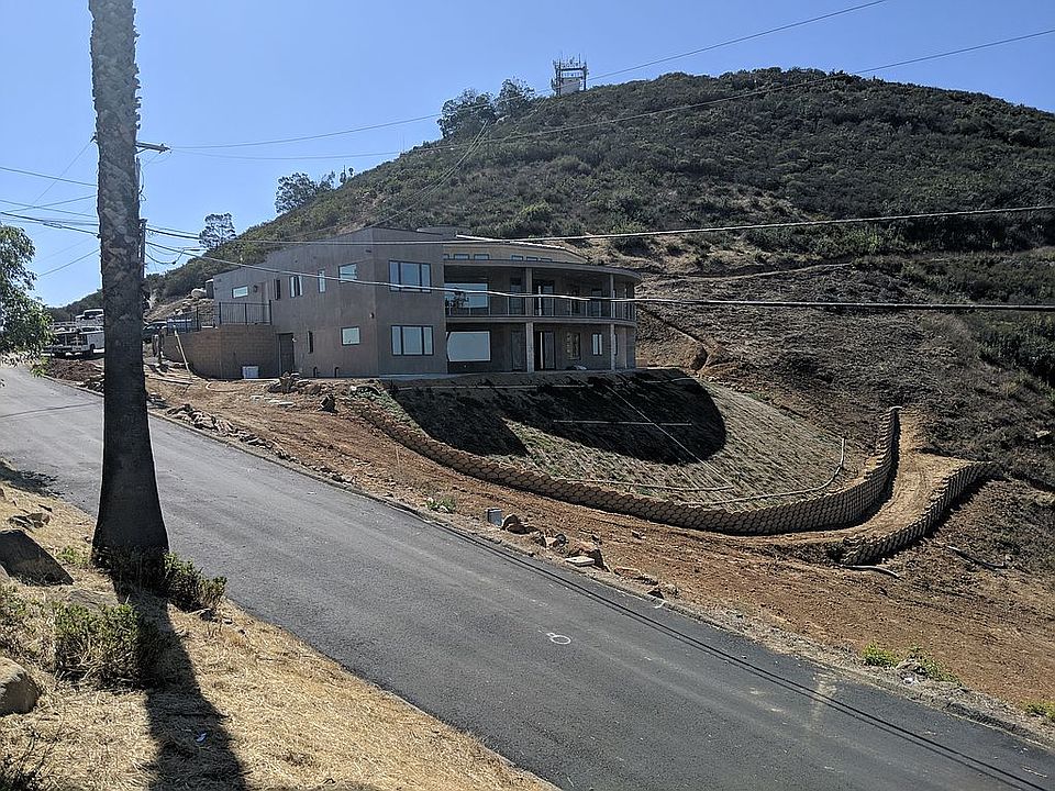 1st image of 21850 Washingtonia Dr