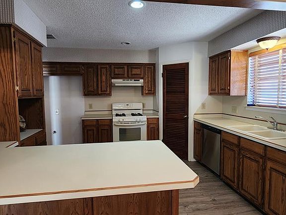 5th image of 4310 Crenshaw Dr
