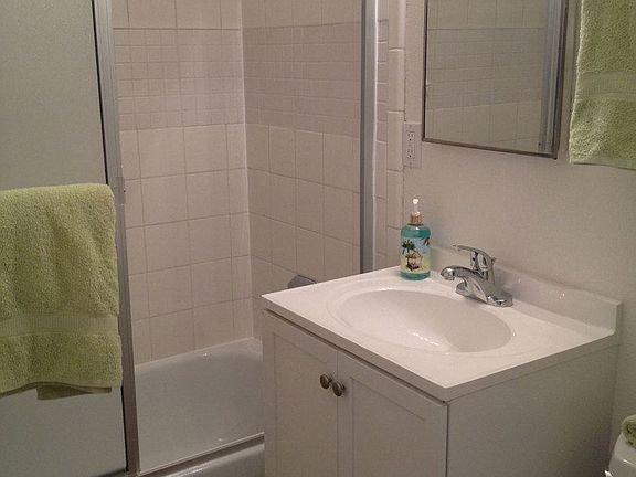 5th image of 3725 Miramar Way APT 1