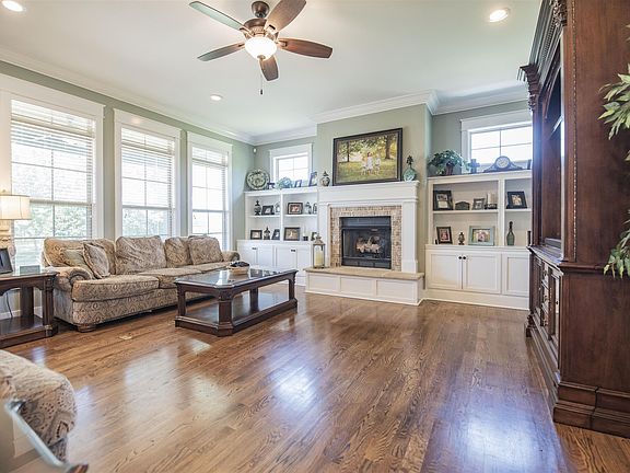 5th image of 1002 Glastonbury Way