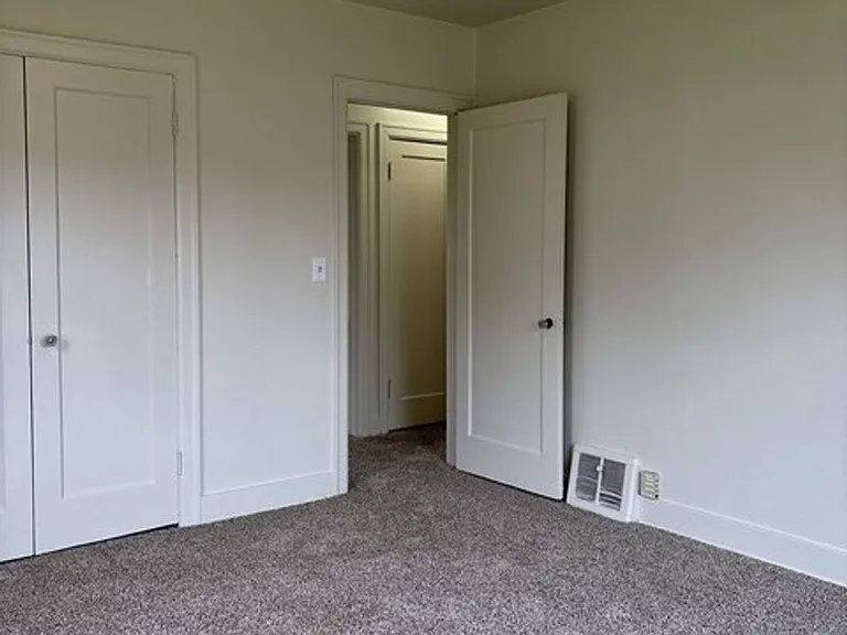 595 E Washington St — Photo 13