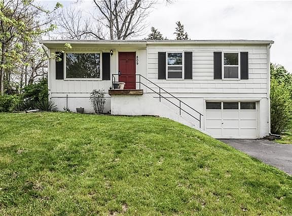 5th image of 809 N 83rd Dr