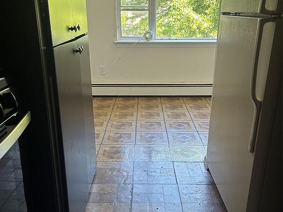 2nd image of 7724 252nd St Floor 2