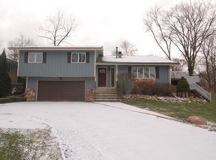 209 W Chicago Ave, Westmont, IL 60559