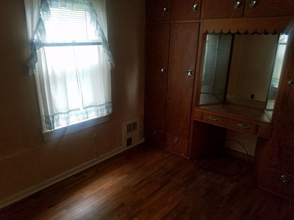 2nd image of 903 N 7th Ave