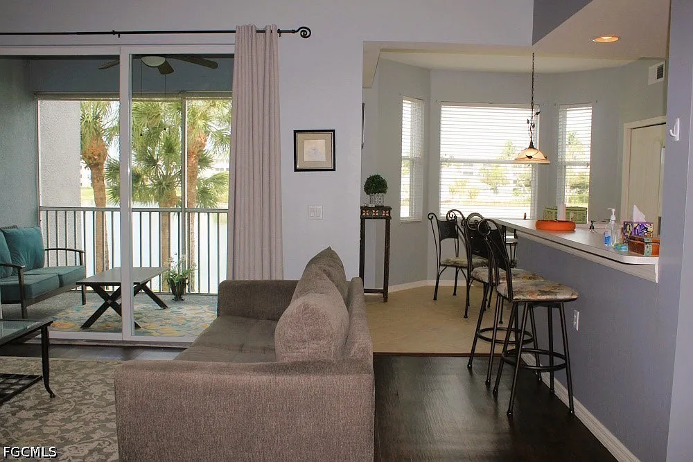 2 bed, 2.0 bath, 1154 sqft, $2,100 — Photo 3