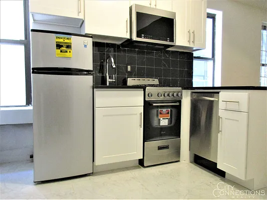 Rented by City Connections Realty | media 8