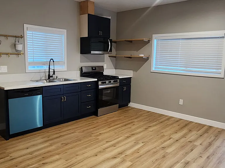 2130 W 80th St #1 — Photo 12